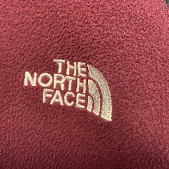 The North Face size L fleece zip pocket burgundy maroon color - Picture 3 of 5